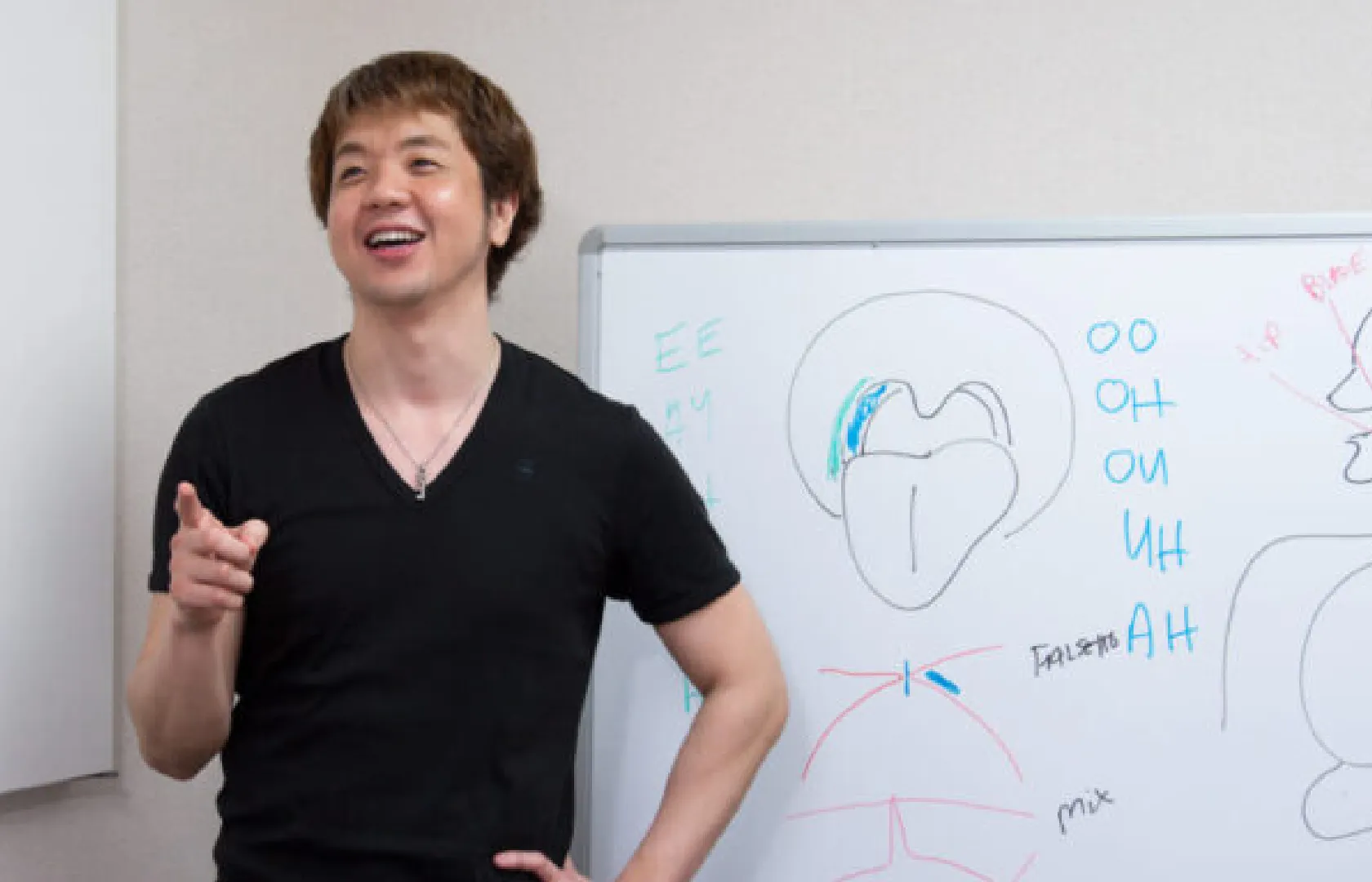 VTボイトレ大阪の強みは、科学に基づく正確な評価とフィードバック